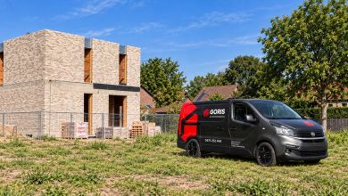 Camionnette van Goris bij een nieuwbouwwoning